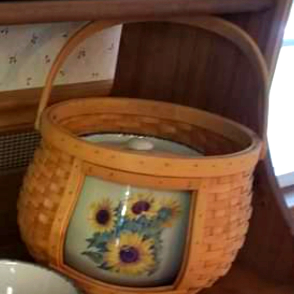 Bean pot with wooden basket transporter